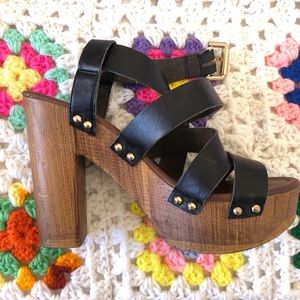 Platform wooden heels with gold hardware 🦋